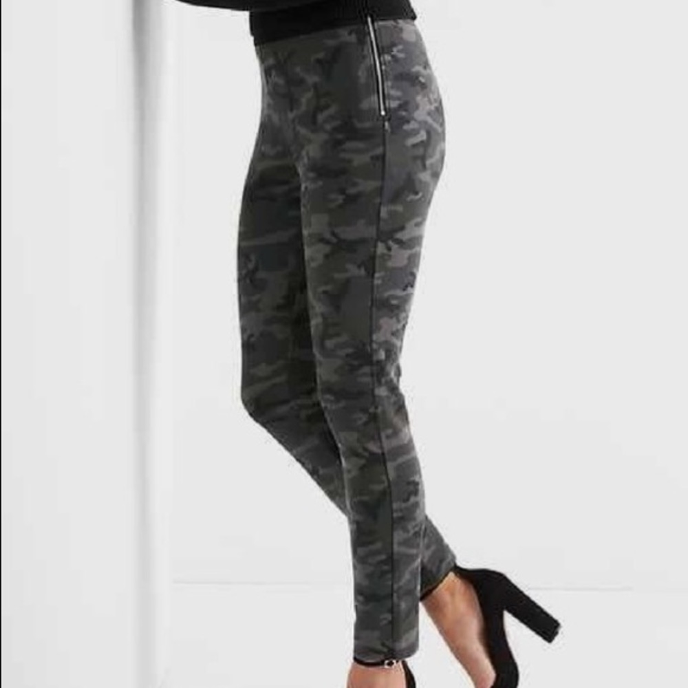 Gap Camo Ponte Pants/Leggings M